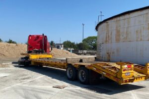Lowboy con rampa
